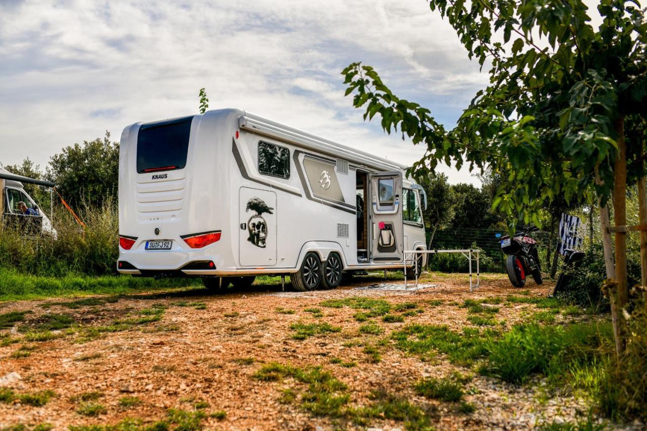 Mobile Homes At Camping Ugljan Resort Exteriör bild